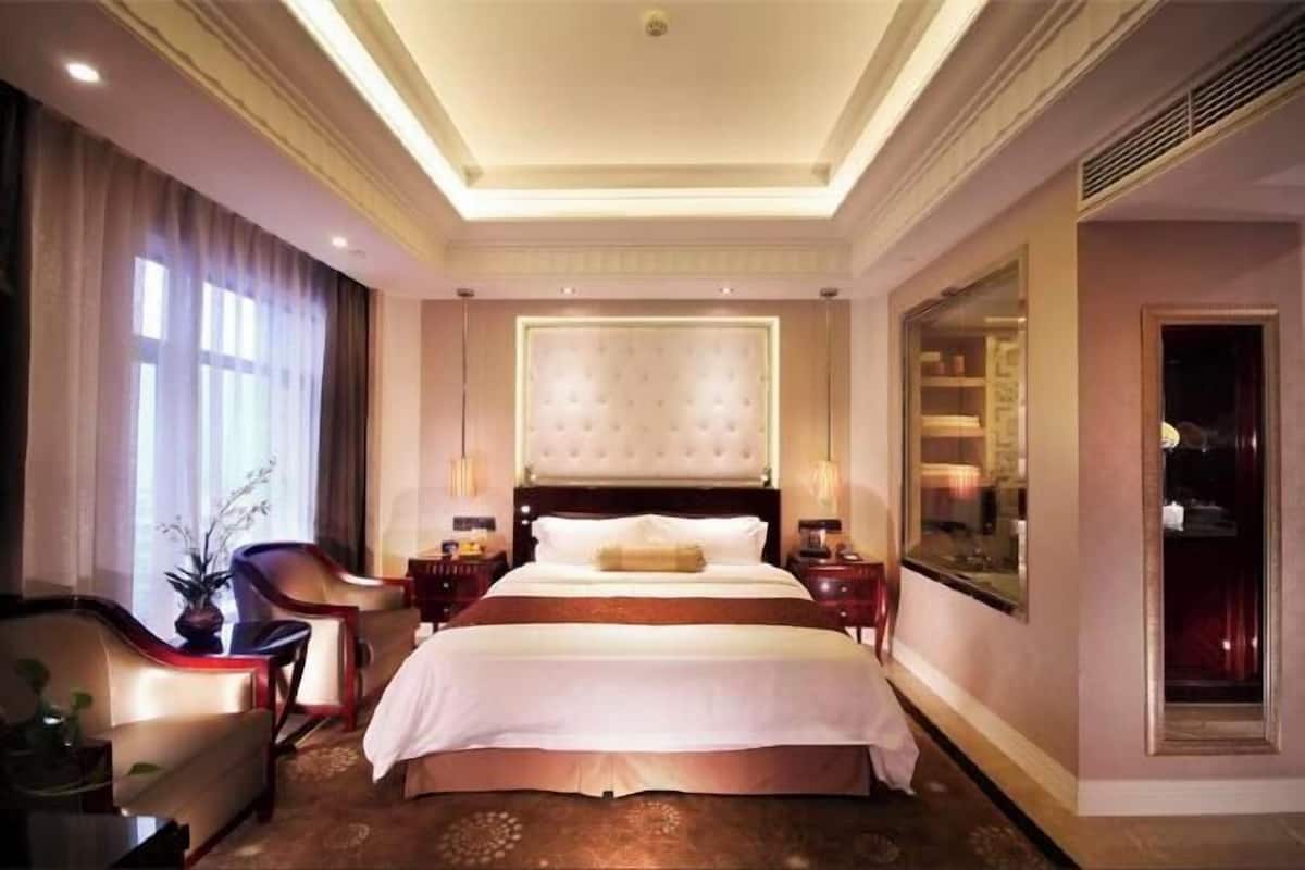 Minibar, coffres-forts dans les chambres, réveils