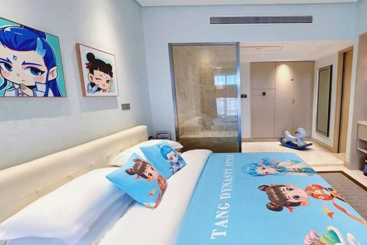 Minibar, in-room safe, alarm clocks