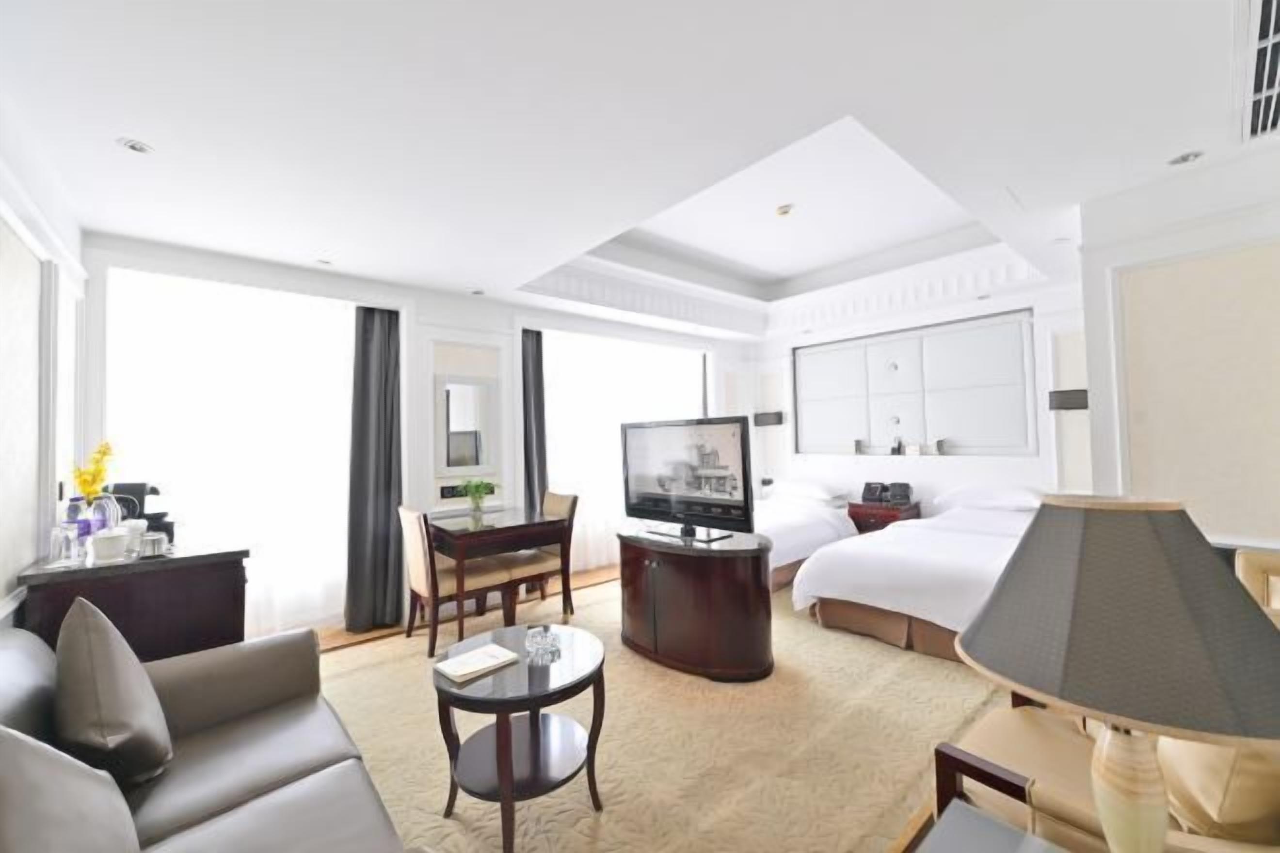 Minibar, in-room safe, alarm clocks