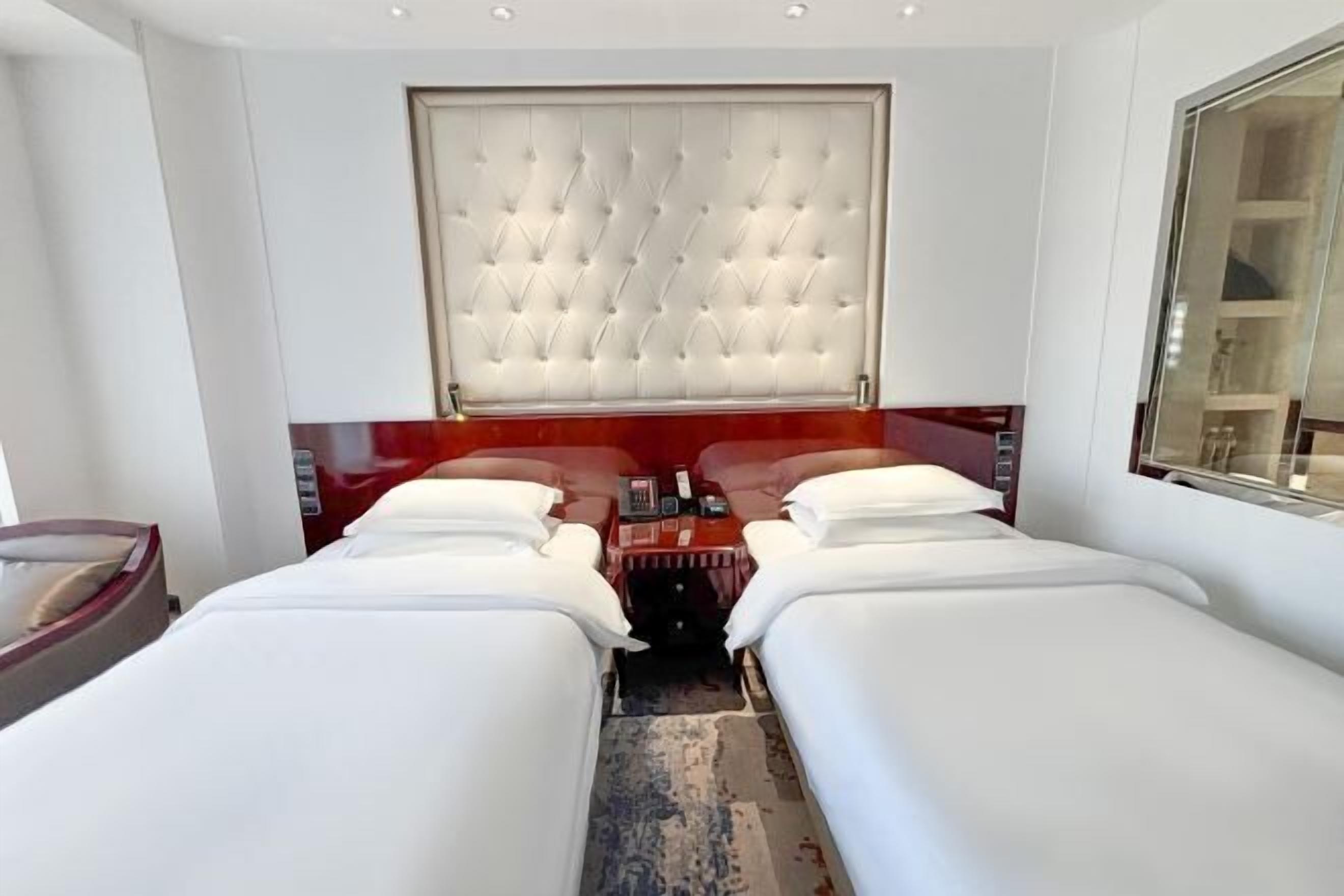 Minibar, in-room safe, alarm clocks