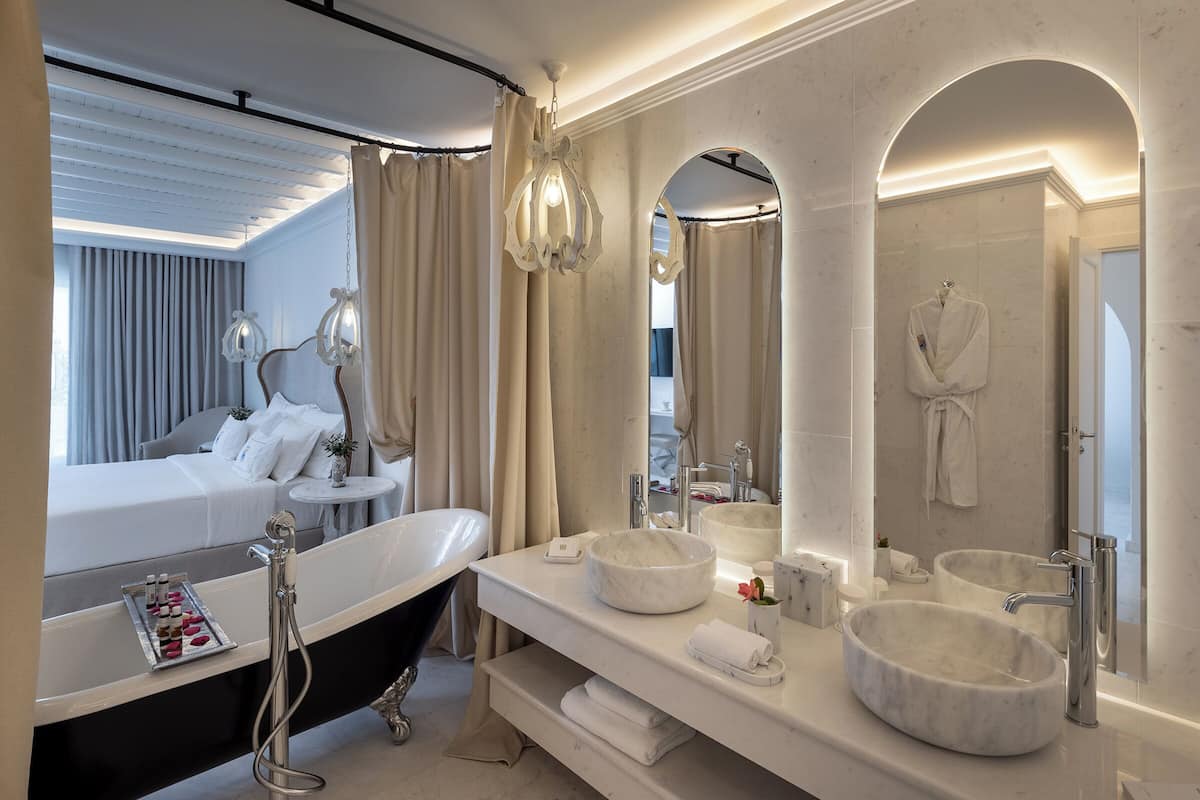 signature junior suite with sea view | 1 bedroom, minibar, in-room safe, blackout curtains