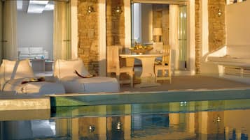 Delos One Bedroom Villa with Private Pool & Sea View | Minibar, in-room safe, blackout drapes, soundproofing