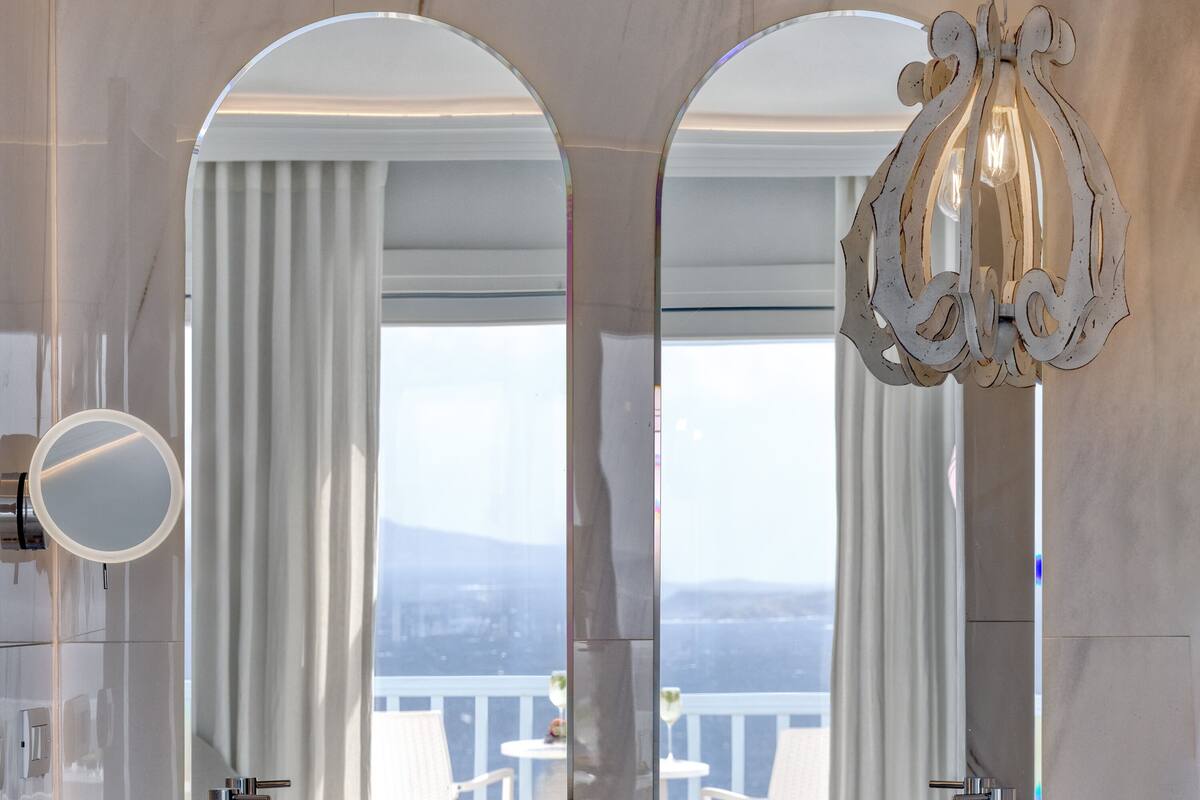 signature junior suite with sea view | bathroom | separate bathtub and shower, free toiletries, hair dryer, bathrobes