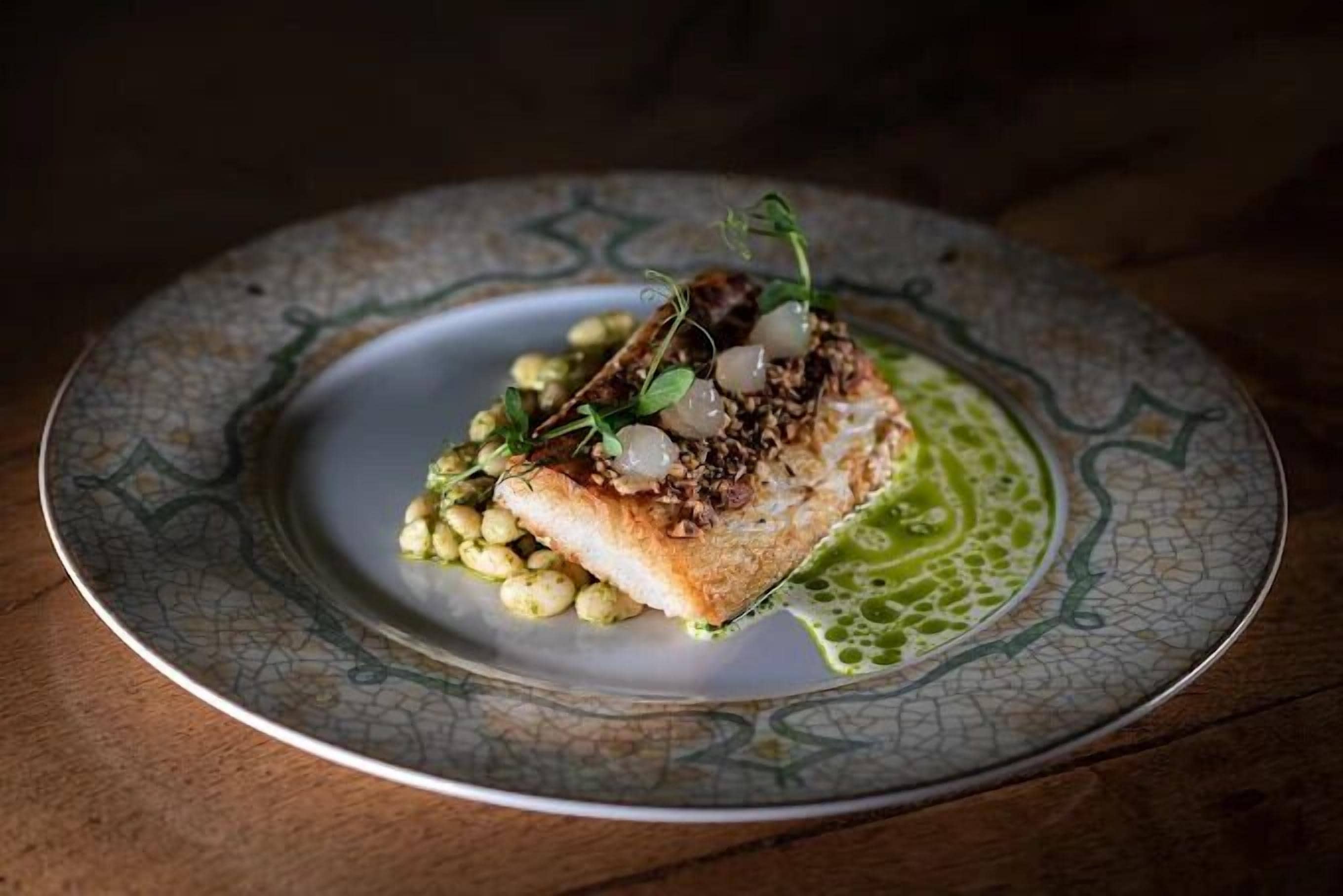 3 restaurants, dinner served