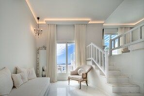 2 bedrooms, minibar, in-room safe, blackout curtains