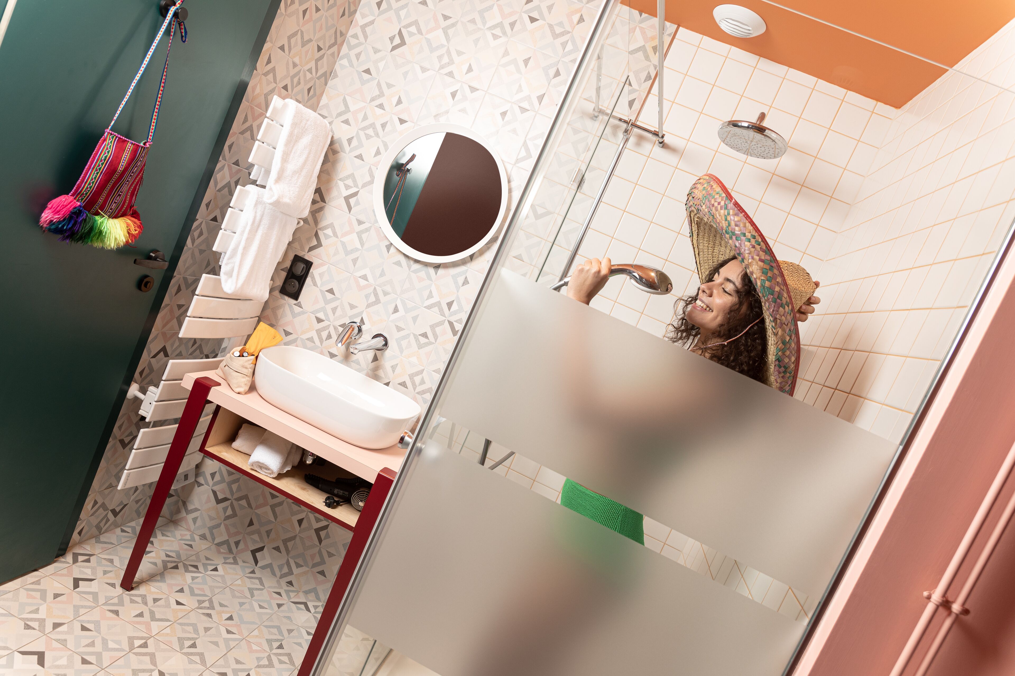 classic double room | bathroom shower