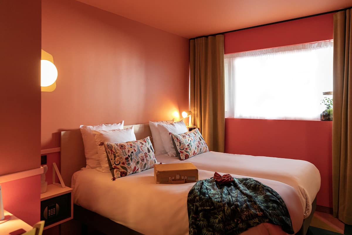 In-room safe, desk, soundproofing, free WiFi