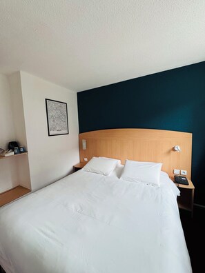 Standardzimmer, 1 Doppelbett | Schreibtisch, Reisekinderbett, kostenloses WLAN, Bettwäsche