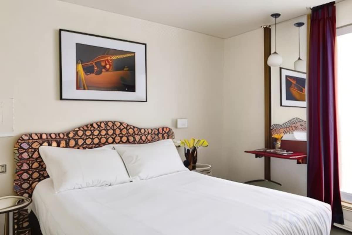 Premium bedding, in-room safe, blackout drapes, soundproofing