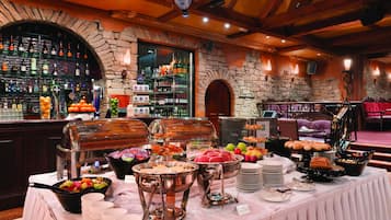 Desayuno completo (GBP 12.00 por persona)