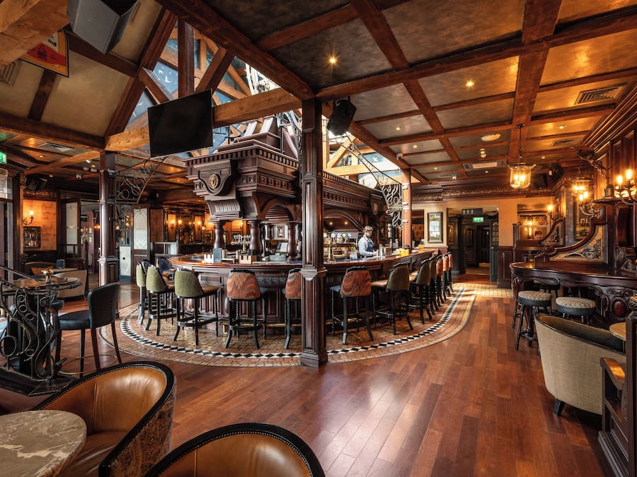 2 bares o lounges, pub