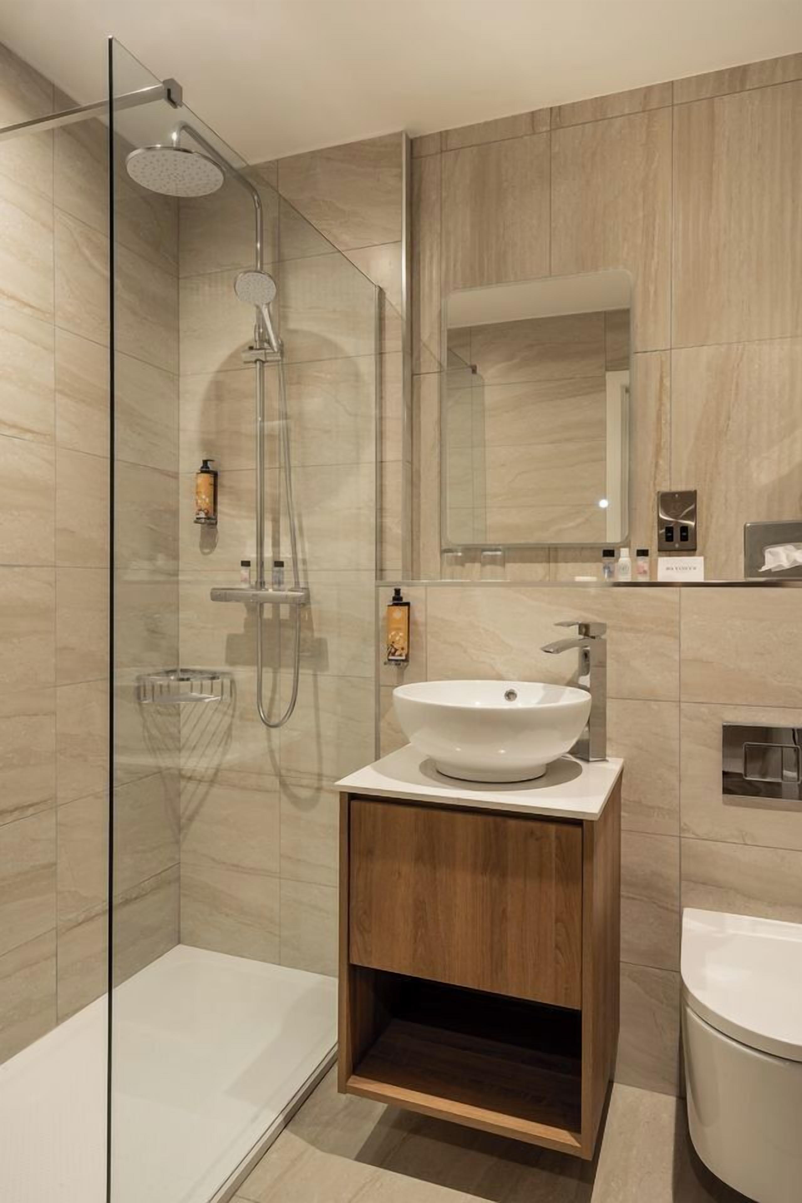 standard double or twin room | bathroom | free toiletries, hair dryer, slippers, towels