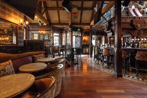 2 bares o lounges, pub 