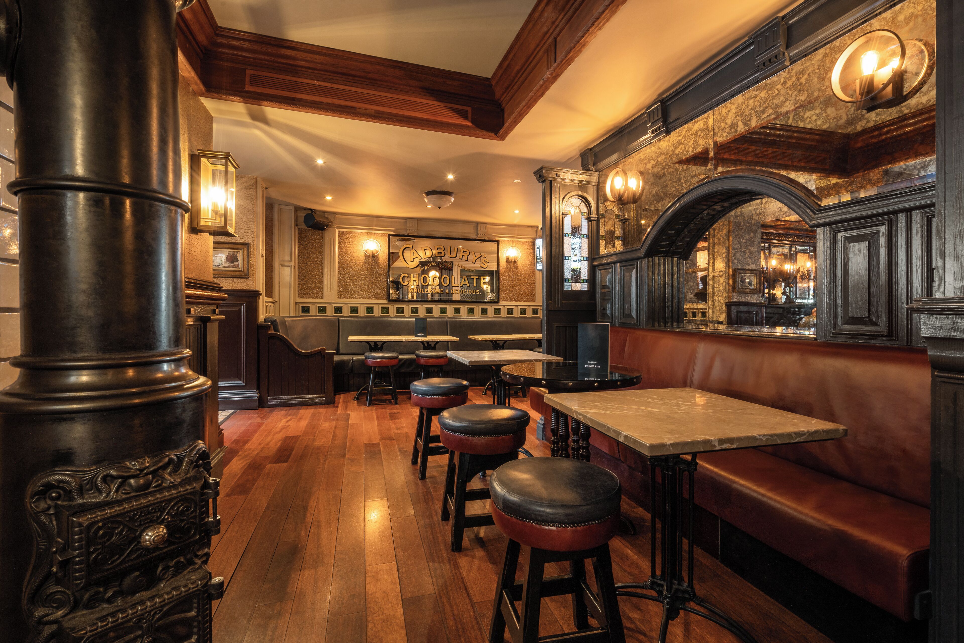 2 bar/lounge, pub