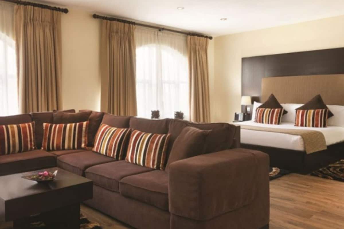 suite (morrison) | in-room safe, desk, iron/ironing board, rollaway beds