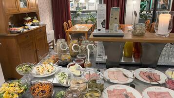 Desayuno bufé gratuito y diario