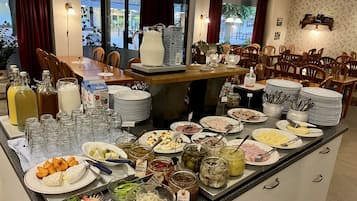 Petit déjeuner buffet compris tous les jours