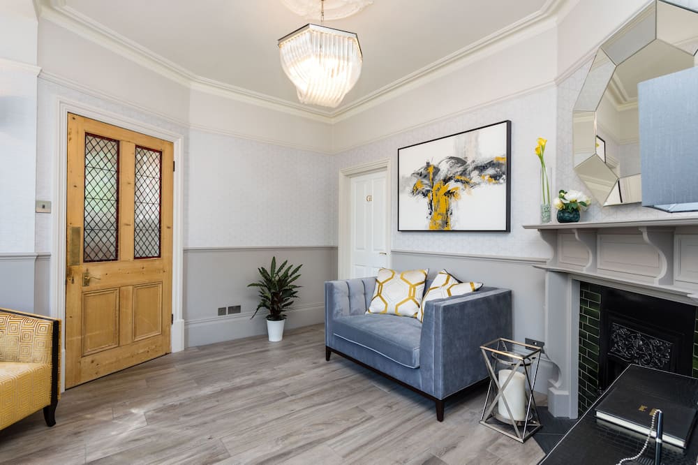 The Lawn Guest House - Sidlow