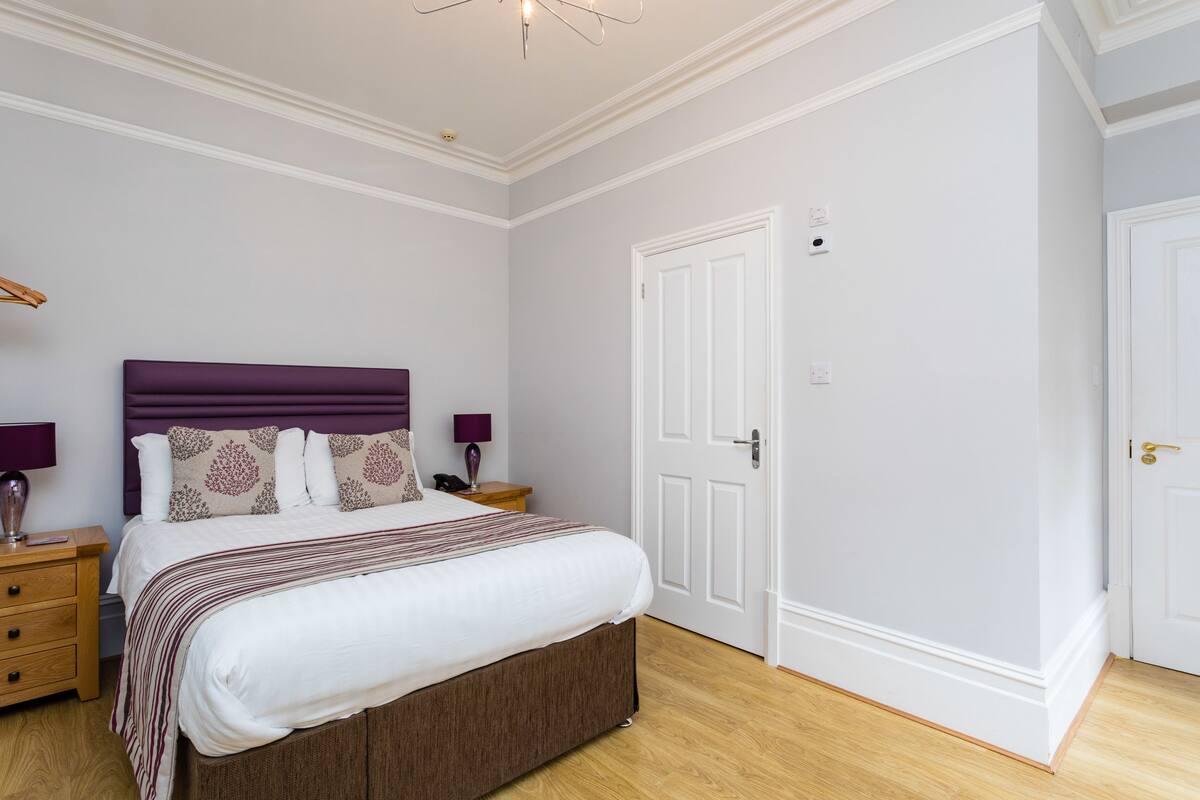 Superior Double Room, Ground Floor | Iron/ironing board (on request), WiFi (free), bed sheets