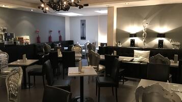 Tägliches inbegriffenes Frühstücksbuffet