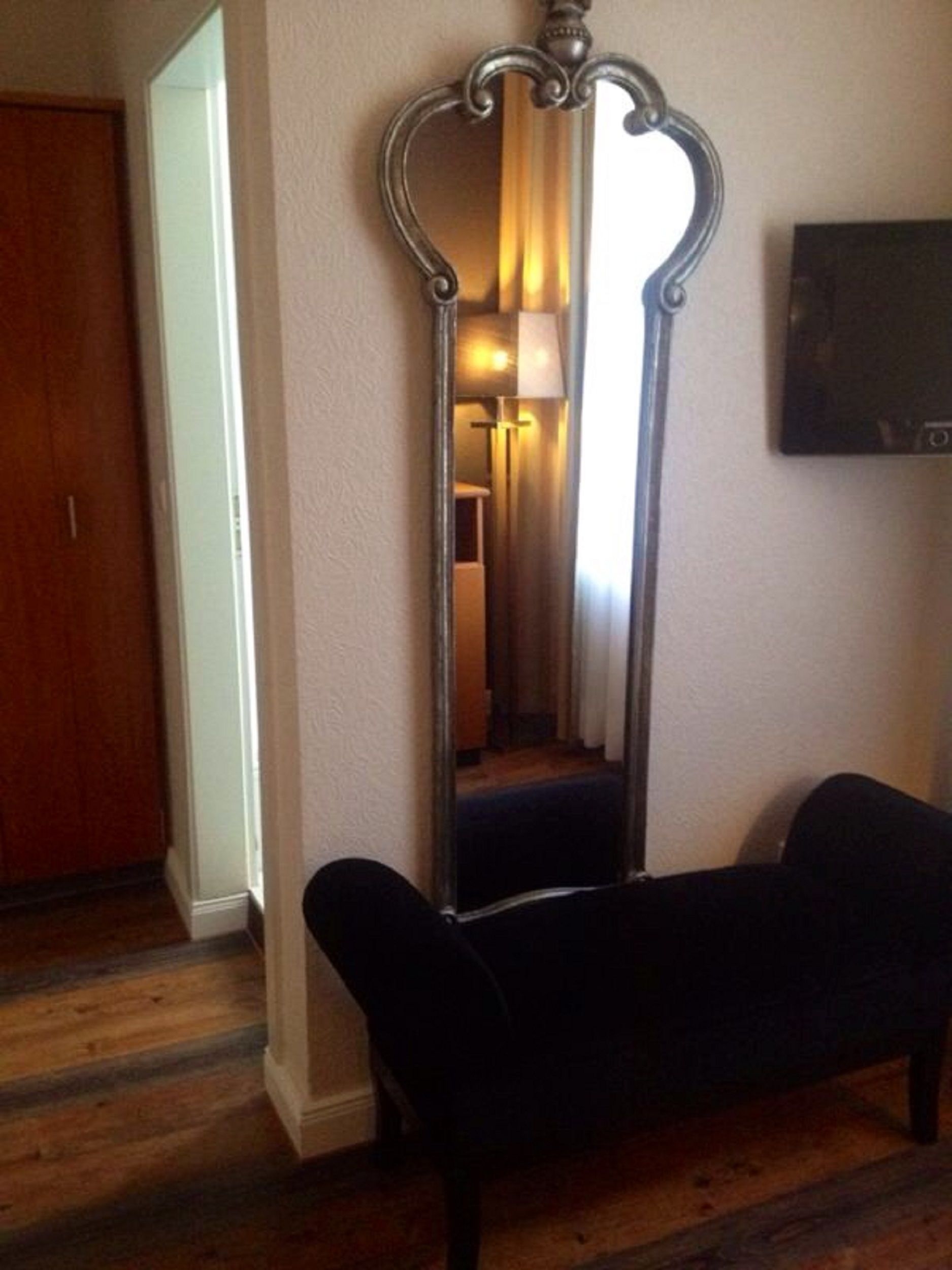 single room | room amenity