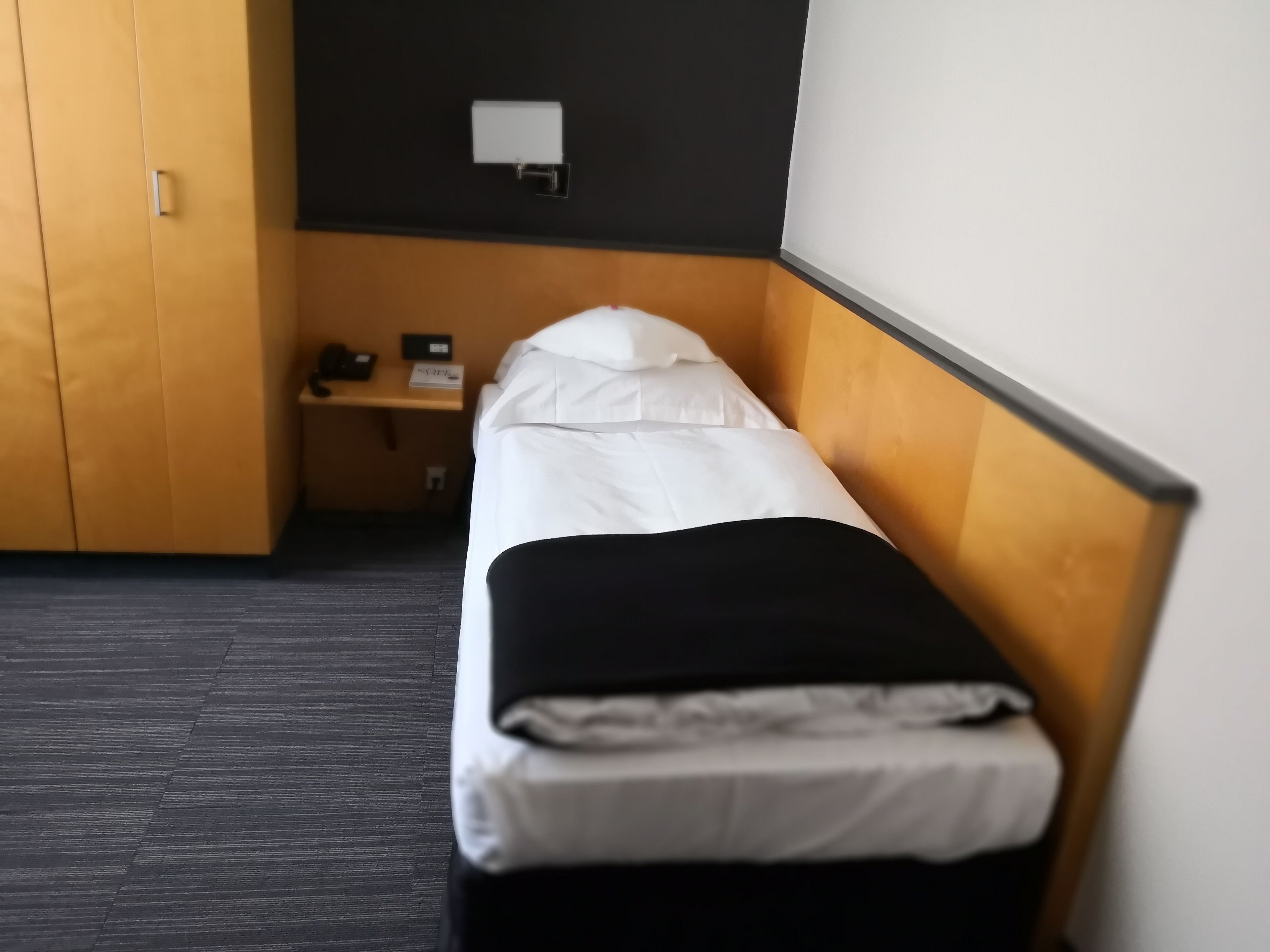 single room | room amenity