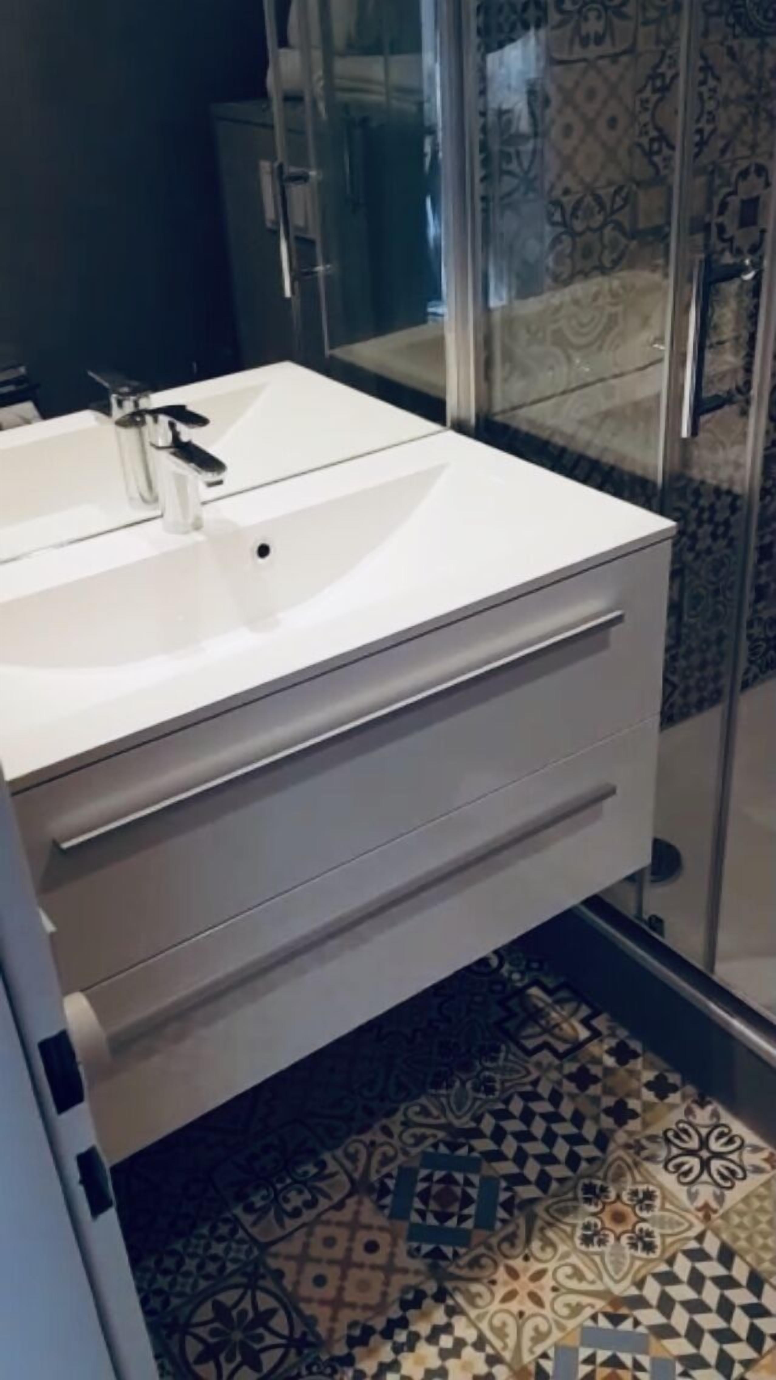 double room | bathroom sink