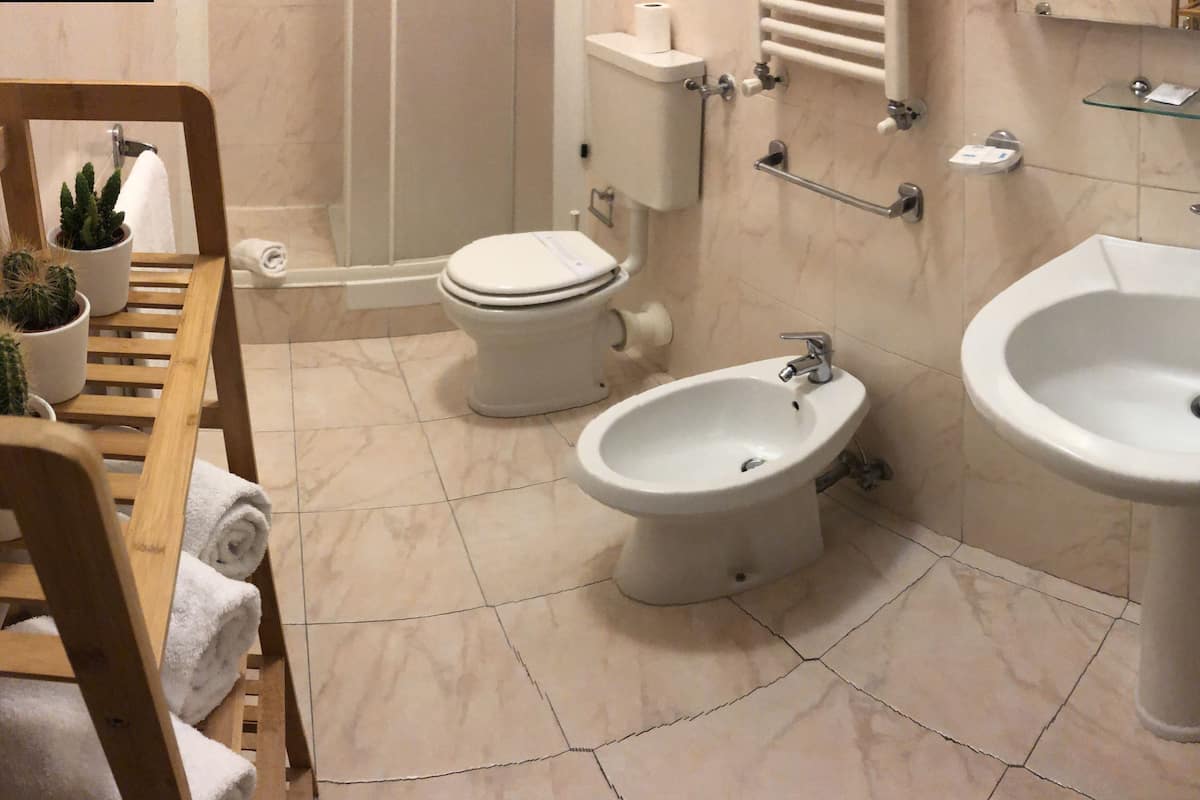 Bruser, brusehoved med spredningseffekt, gratis toiletartikler