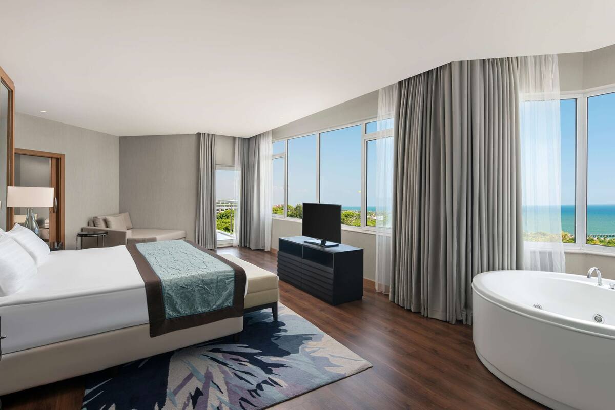 2 bedrooms, egyptian cotton sheets, premium bedding, minibar