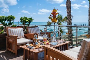 6 bars/lounges, 2 poolside bars, beach bar