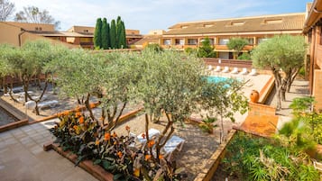 Seasonal outdoor pool, open 9:00 AM to 7:00 PM, sun loungers