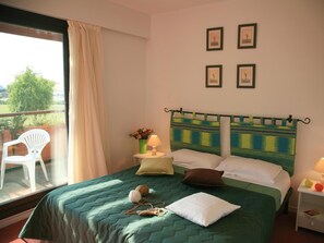 Individually furnished, iron/ironing board, cots/infant beds - Résidence Lagrange Vacances du Golf (Saint-Cyprien)