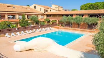 Seasonal outdoor pool, open 9:00 AM to 7:00 PM, sun loungers
