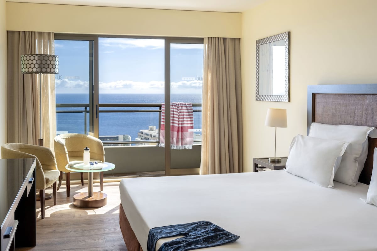 Double Ocean View | 1 bedroom, minibar, in-room safe, desk