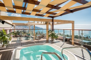 Indoor pool, outdoor pool, pool umbrellas, sun loungers - Tui Blue Gardens - Adults Only - Savoy Signature (Funchal)