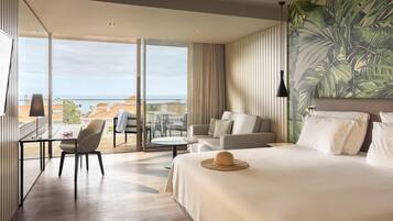 1 quarto, frigobar, cofres nos quartos, escrivaninha