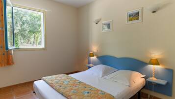 2 bedrooms, individually decorated, individually furnished