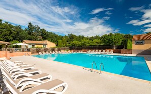 Seasonal outdoor pool - Residence Lagrange Vacances Les Mazets de Gaujac (Gaujac)