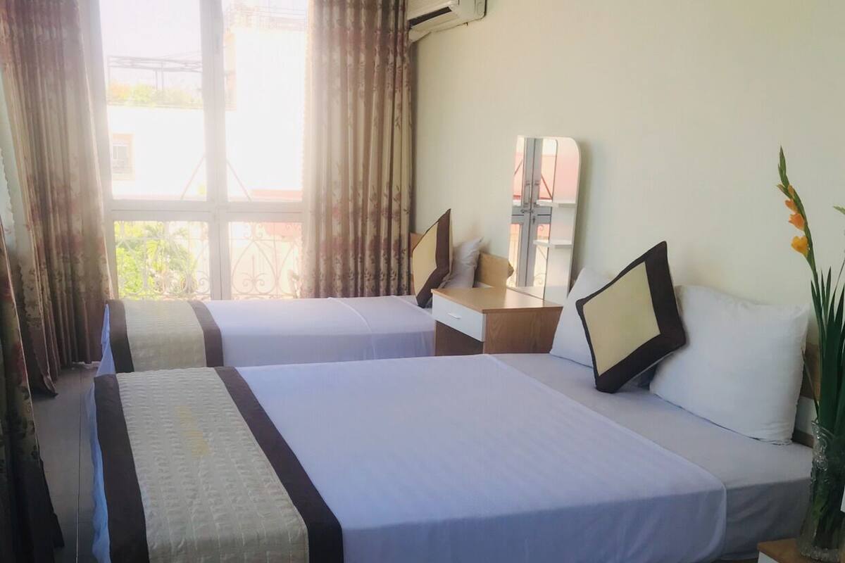 Hypo-allergenic bedding available, in-room safe, laptop workspace
