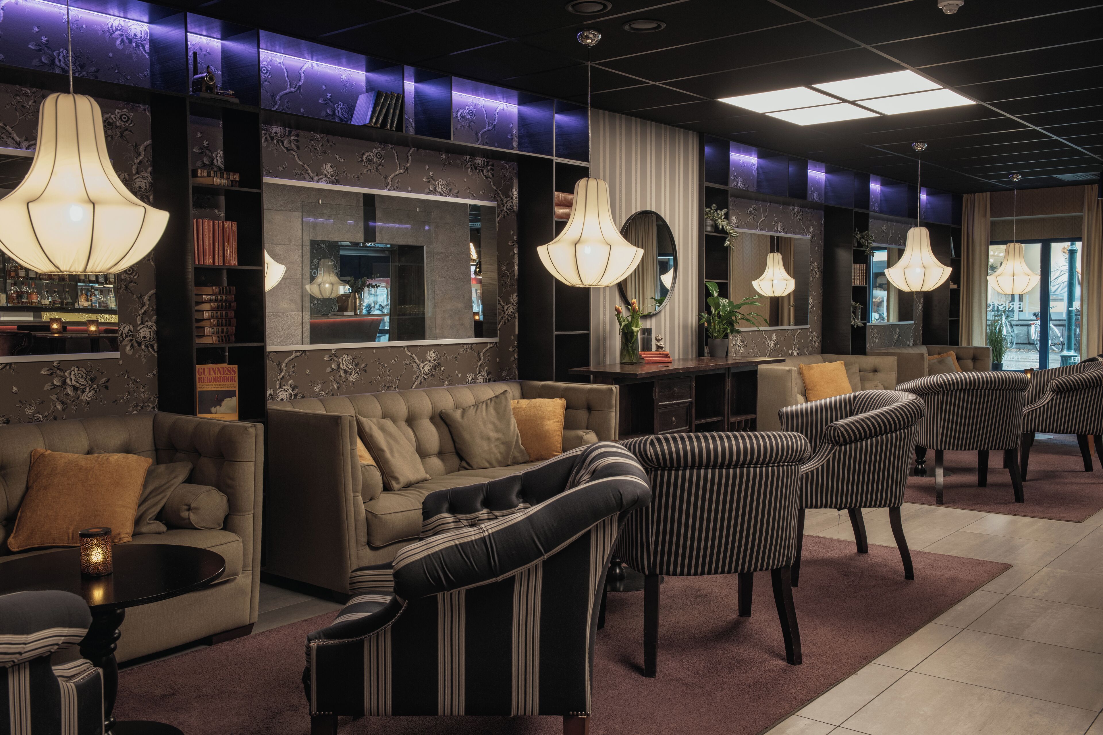 Bar lounge