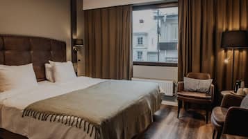 Rom – standard, 2 enkeltsenger | Skrivebord, strykejern/-brett, barnesenger og sengetøy