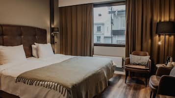 Rom – standard, 2 enkeltsenger | Skrivebord, strykejern/-brett, barnesenger og sengetøy