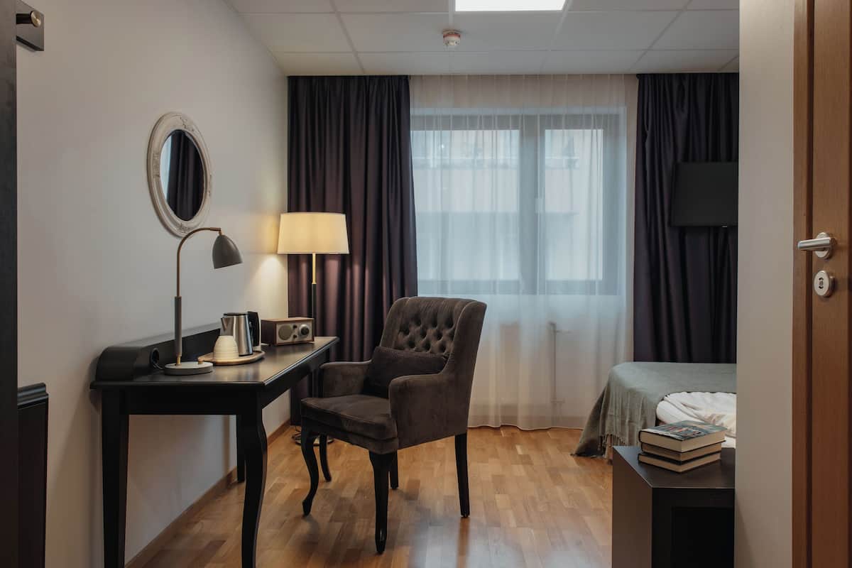 單人房 (Compact) | 書桌、熨斗/熨衣板、搖籃/嬰兒床、床單