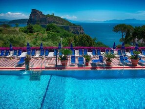 3 outdoor pools, pool umbrellas, pool loungers