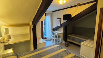 Superior-Dreibettzimmer | Schreibtisch, kostenloses WLAN, Bettwäsche