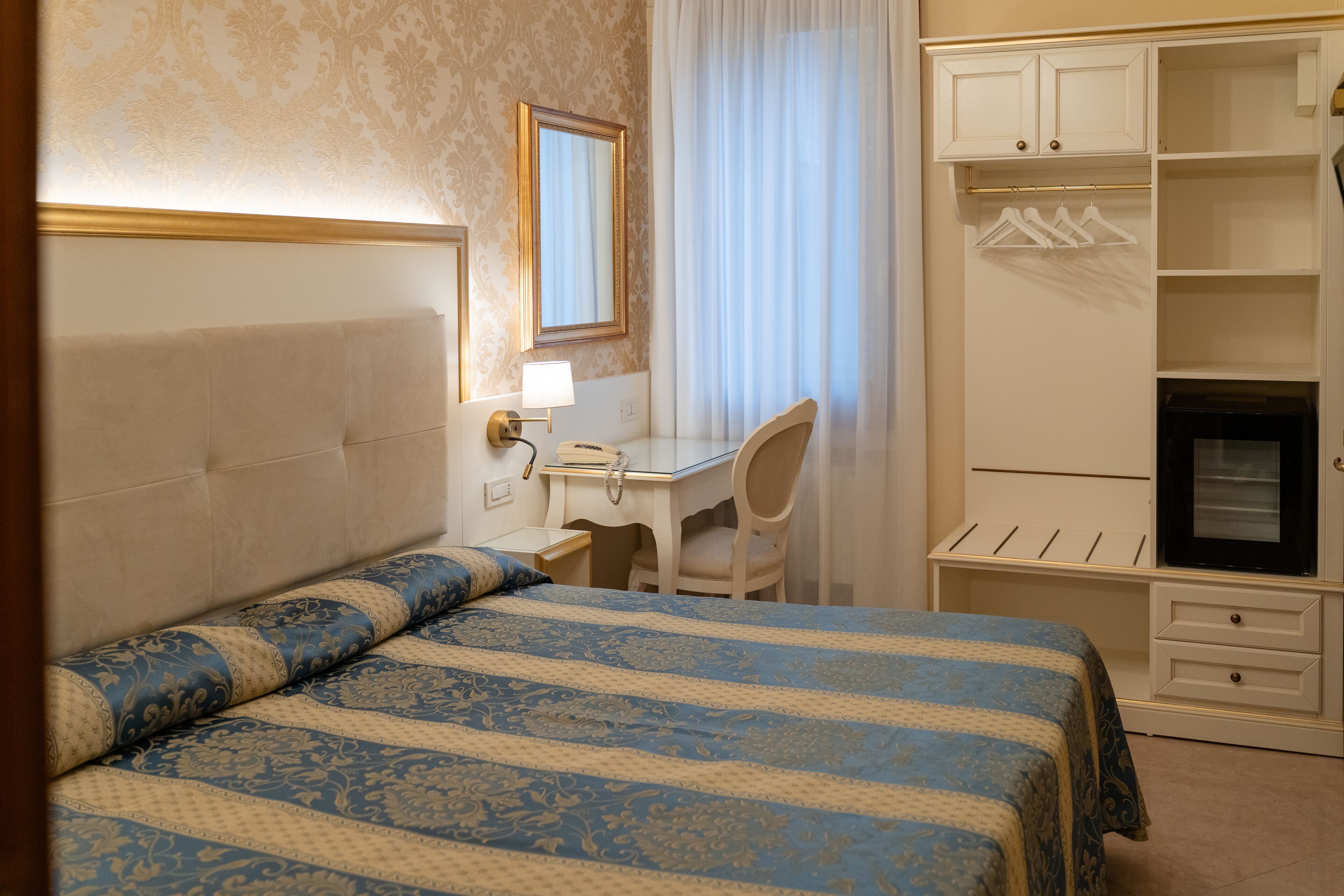 superior double room | desk, free wifi, bed sheets