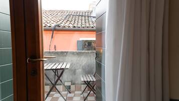 Dreibettzimmer, mit Bad | Terrasse/Patio