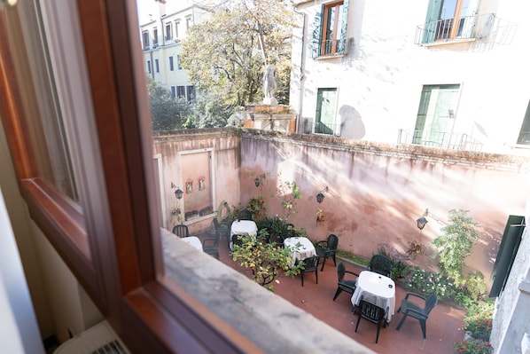 雙人或雙床房, 獨立浴室 | 花園景