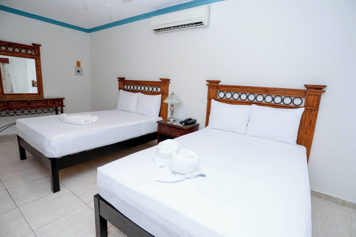 Standard Double Room | In-room safe, desk, soundproofing, bed sheets