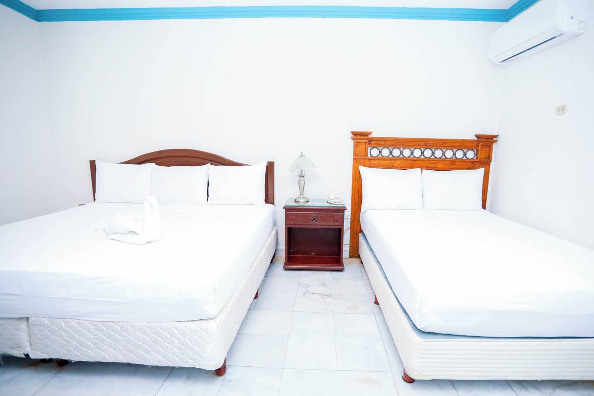 Superior Double Room | In-room safe, desk, soundproofing, bed sheets